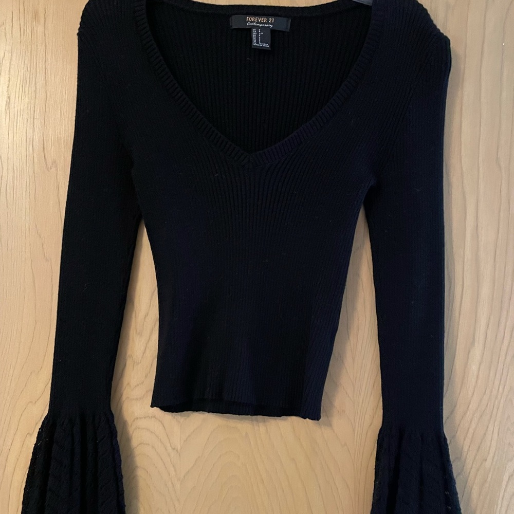 Black wide sleeve shirt